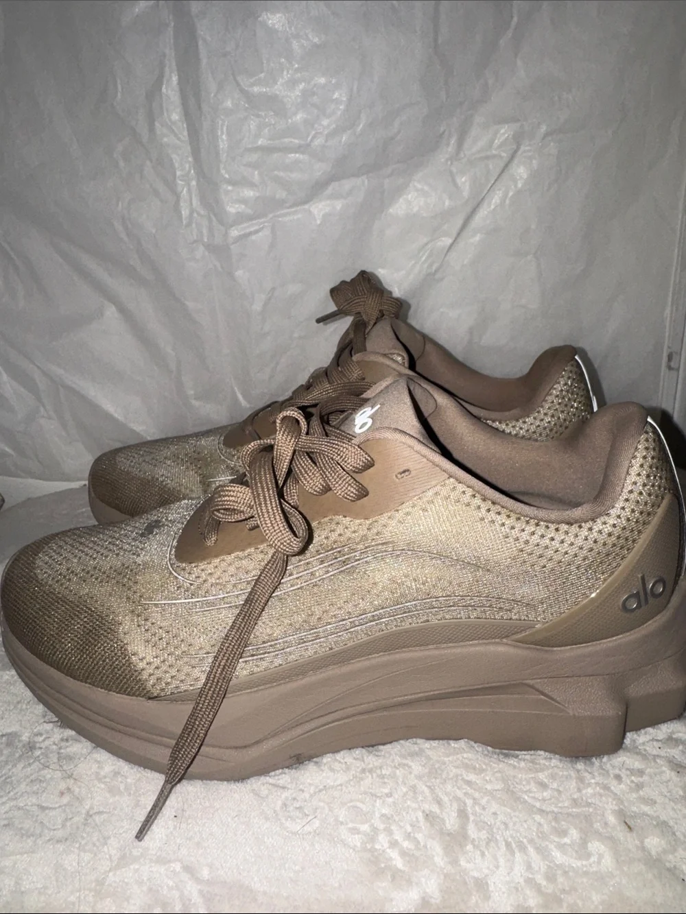 ALO Yoga Men's Tan Mesh Runner Sneakers